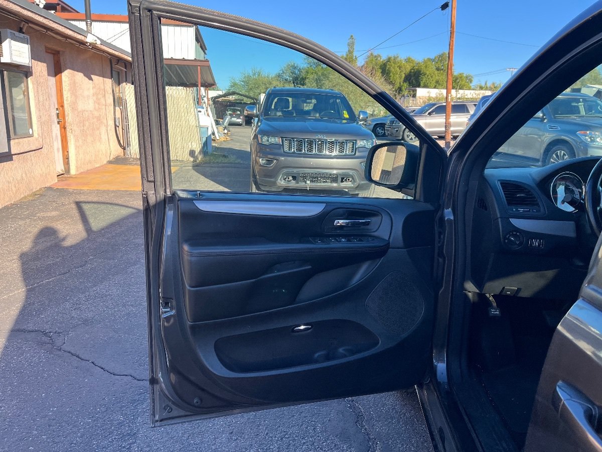 Used 2019 Dodge Grand Caravan GT FWD image 12