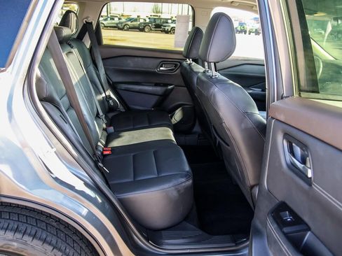 Used 2023 Nissan Rogue SL image 20