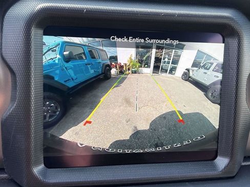 Used 2023 Jeep Wrangler Unlimited w/ Sun & Screen Package AWD/4WD image 28