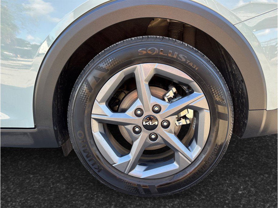 Used 2025 Kia K4 FWD image 14