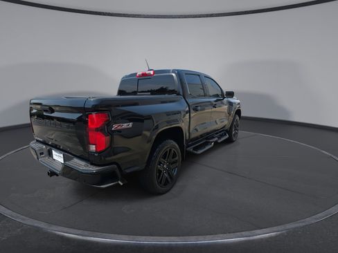Used 2025 Chevrolet Colorado Z71 w/ Technology Package AWD/4WD image 8
