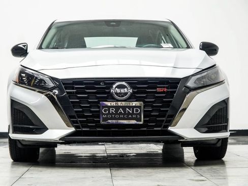 Used 2024 Nissan Altima 2.5 SR FWD image 7
