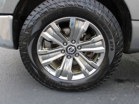 Used 2018 Nissan Titan SV w/ SV Convenience Package AWD/4WD image 17