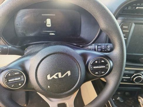 Used 2025 Kia Soul LX image 4