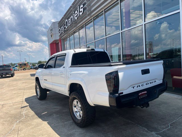 Used 2022 Toyota Tacoma SR5 w/ Technology Package RWD image 2