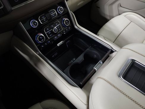 Used 2023 GMC Yukon Denali w/ Advanced Technology Package image 38