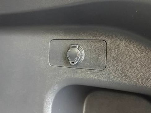 Used 2025 Toyota RAV4 XLE FWD image 5