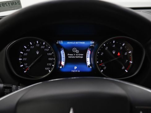 Used 2017 Maserati Levante S AWD/4WD image 23