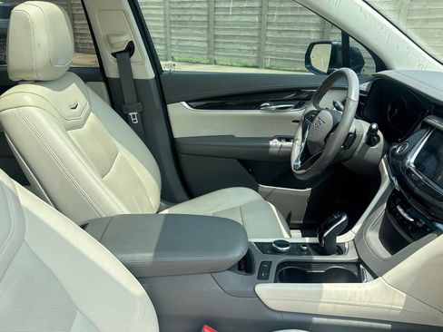 Used 2020 Cadillac XT6 Premium Luxury FWD image 30