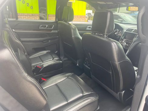 Used 2018 Ford Explorer Limited w/ Equipment Group 301A AWD/4WD image 36