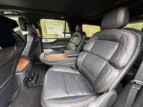 New 2025 Lincoln Navigator Black Label AWD/4WD image 19