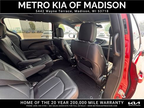 Used 2025 Chrysler Pacifica Select AWD/4WD image 34