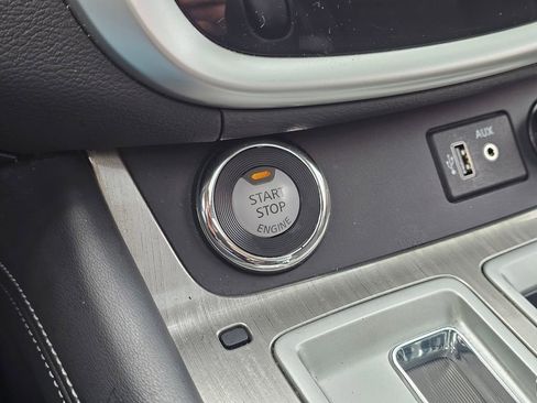 Used 2018 Nissan Murano SV w/ Premium Package image 26