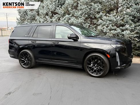 Used 2024 Cadillac Escalade Sport Platinum w/ LPO, ONYX Package image 12