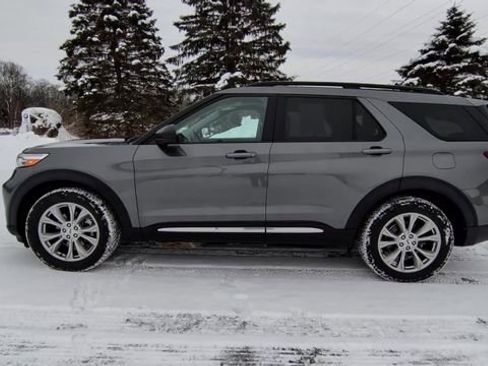 Used 2021 Ford Explorer XLT w/ Equipment Group 202A image 6