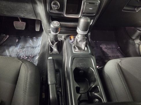 Used 2022 Jeep Wrangler Unlimited Sport image 15