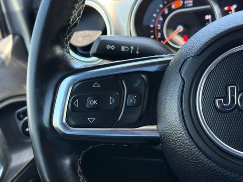 Used 2020 Jeep Wrangler Unlimited Sahara AWD/4WD image 21