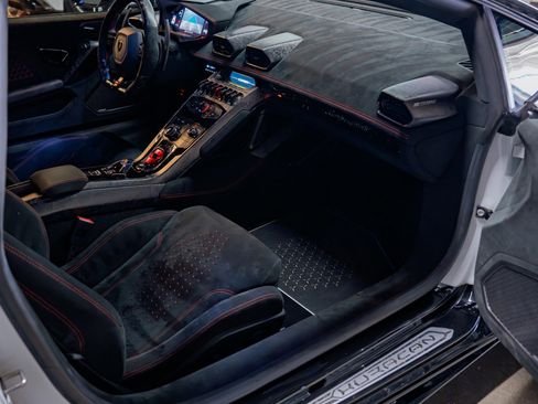 Used 2018 Lamborghini Huracan Performante image 12