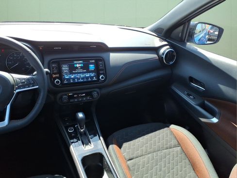 Used 2024 Nissan Kicks SR image 16