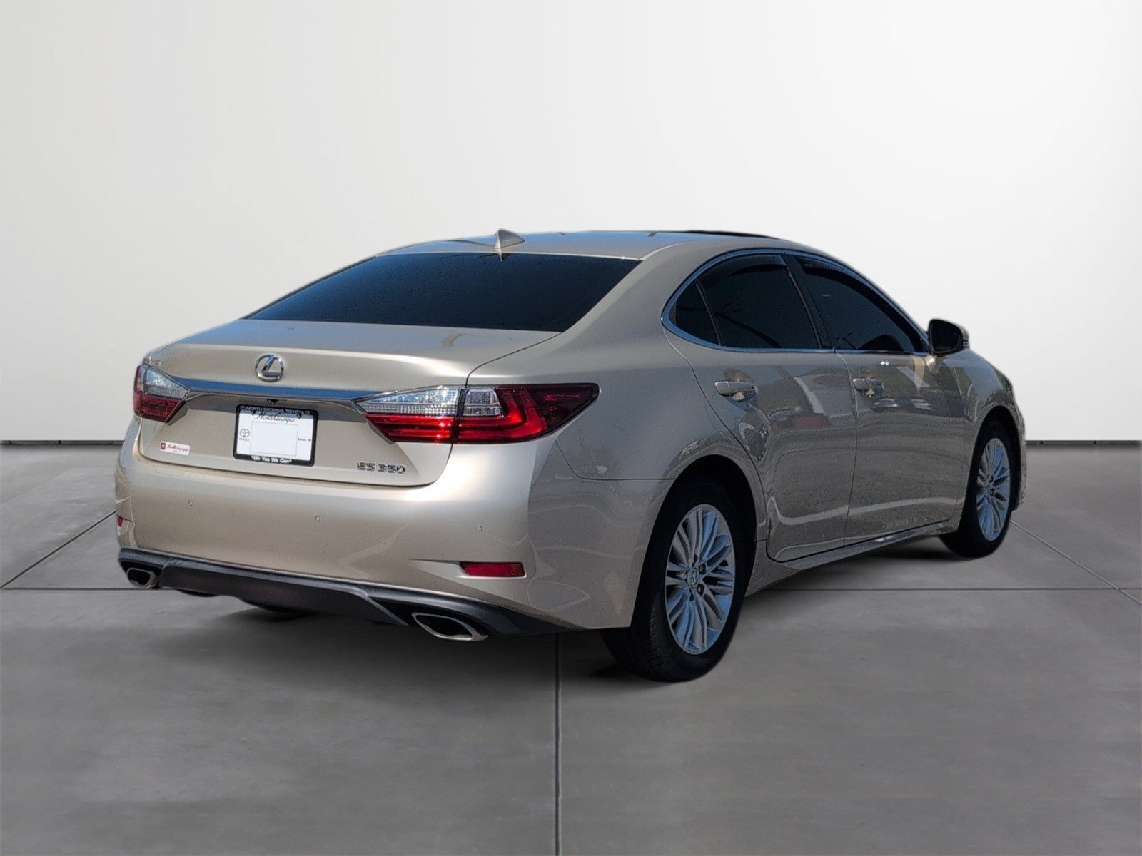 Used 2016 Lexus ES 350 w/ Premium Package w/Wood Trim FWD image 5