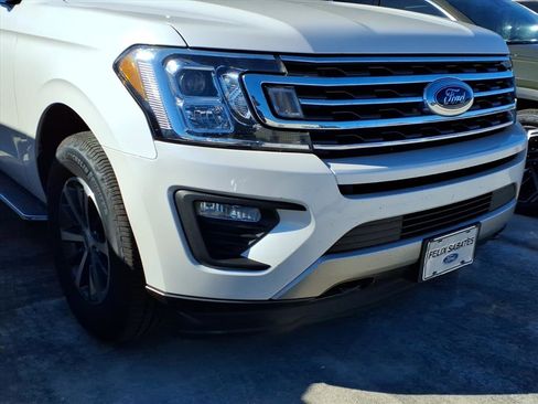 Used 2018 Ford Expedition XLT w/ Equipment Group 202A image 8