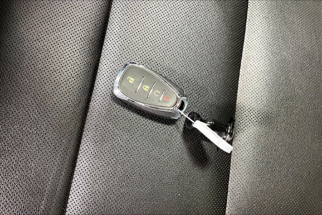 Used 2024 Chevrolet Trax RS w/ Sunroof Package FWD image 31