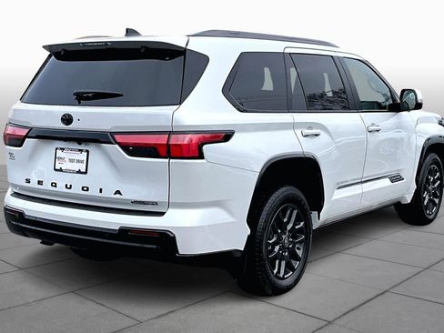 Used 2025 Toyota Sequoia Platinum image 11