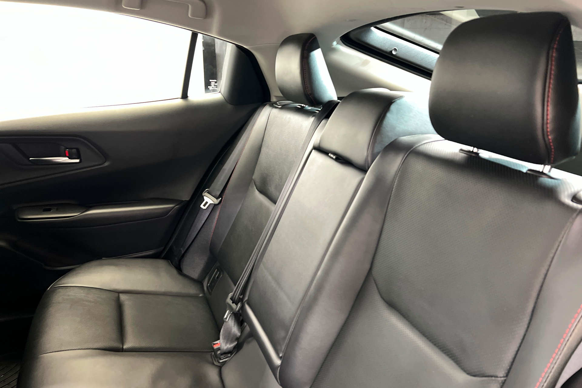 Certified 2025 Toyota Prius Plug-In Hybrid FWD image 21