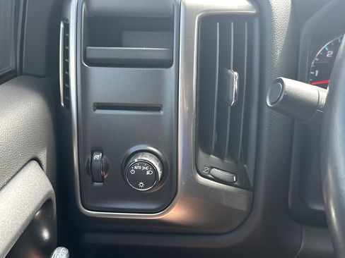Used 2018 Chevrolet Silverado 1500 LT RWD image 27