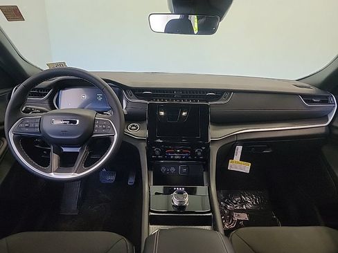 New 2026 Jeep Grand Cherokee Laredo AWD/4WD image 17
