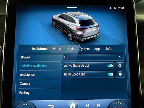 Used 2025 Mercedes-Benz GLC 300 4MATIC image 34