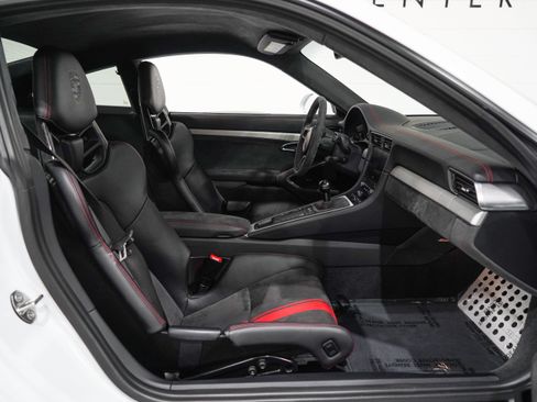 Used 2018 Porsche 911 GT3 RWD image 15