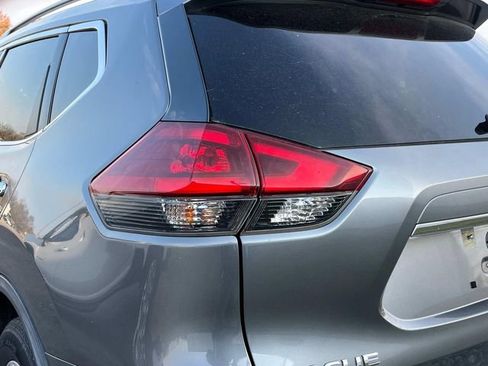 Used 2019 Nissan Rogue SV image 10