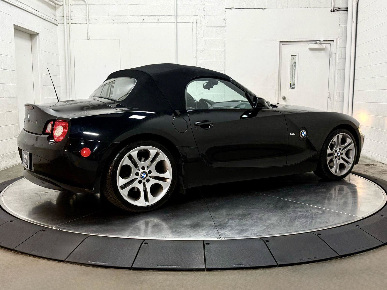 Used 2005 BMW Z4 3.0i RWD image 14