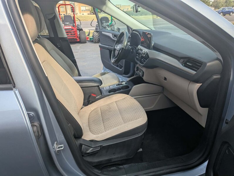 Used 2022 Ford Escape SE AWD/4WD image 9