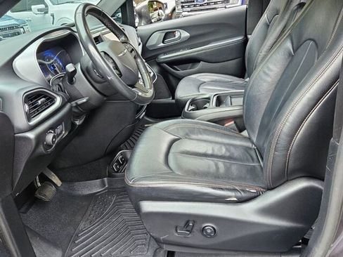 Used 2020 Chrysler Pacifica Touring w/ S Appearance Package image 6