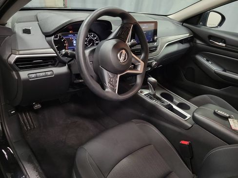 Used 2025 Nissan Altima 2.5 SV FWD image 16