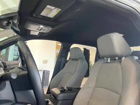 Certified 2025 Toyota Tacoma SR5 AWD/4WD image 33