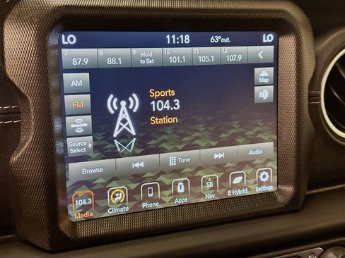 Used 2022 Jeep Wrangler Sahara w/ Cold Weather Group image 21