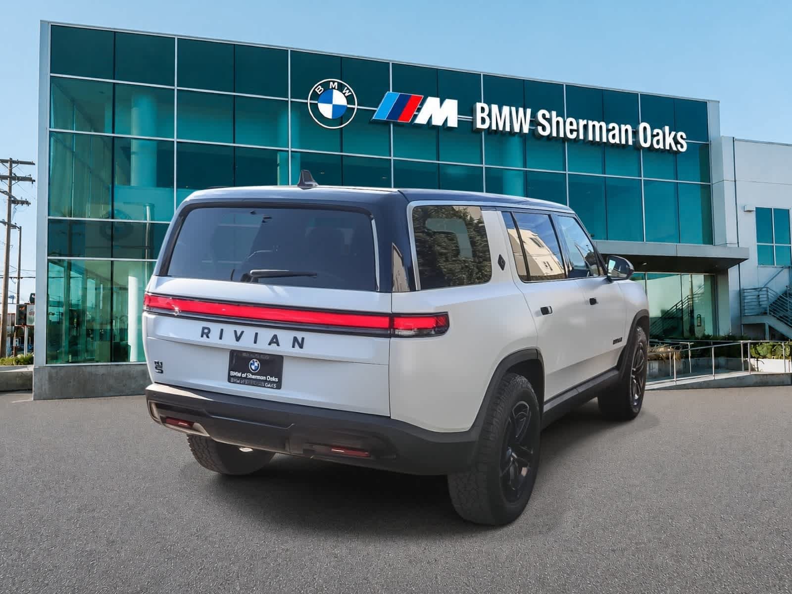 Used 2025 Rivian R1S Adventure Dual AWD/4WD image 4