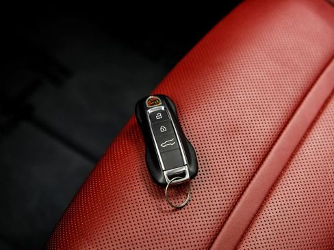 Used 2021 Porsche Cayenne GTS w/ Premium Package Plus AWD/4WD image 69