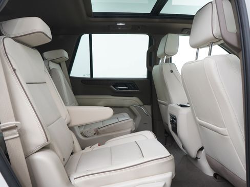 Used 2025 GMC Yukon Denali w/ Sun & Power Step Package AWD/4WD image 12