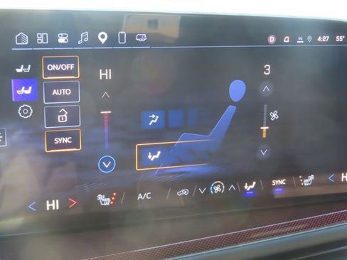 Used 2025 Chevrolet Traverse Z71 w/ Enhanced Driving Package AWD/4WD image 36