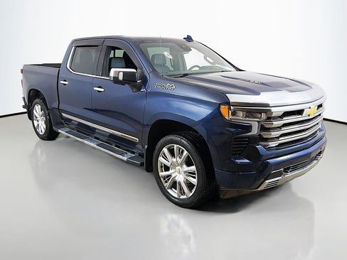 Used 2022 Chevrolet Silverado 1500 High Country w/ High Country Premium Package image 2