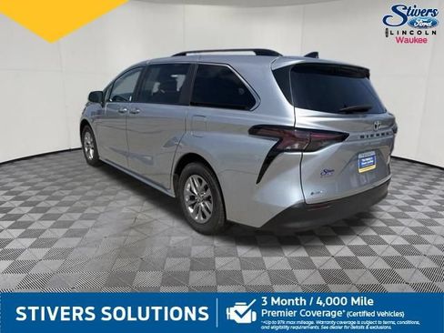 Used 2025 Toyota Sienna XLE FWD image 10