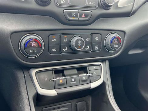 Used 2023 GMC Terrain SLT w/ Infotainment Package II AWD/4WD image 33