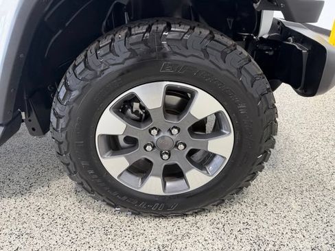 Used 2023 Jeep Wrangler Unlimited Sahara w/ Cold Weather Group AWD/4WD image 31