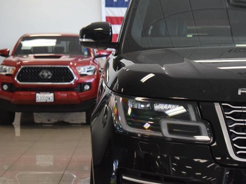 Used 2019 Land Rover Range Rover Long Wheelbase Autobiography image 11