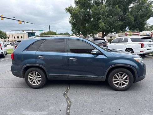 Used 2014 Kia Sorento LX FWD image 4