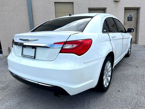 Used 2011 Chrysler 200 Touring image 8